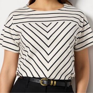 Evereve Caroline Chevron Half Sleeve Top